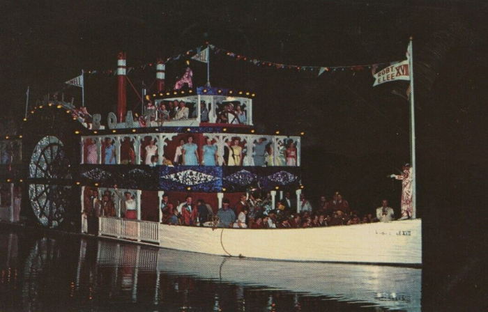 Lowell Showboat VI - Postcard (newer photo)